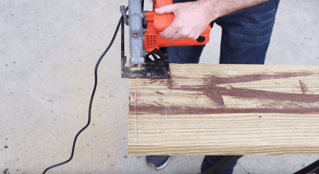 https://www.thesawguy.com/wp-content/uploads/2019/12/Best-Black-and-Decker-Circular-Saw-2.png